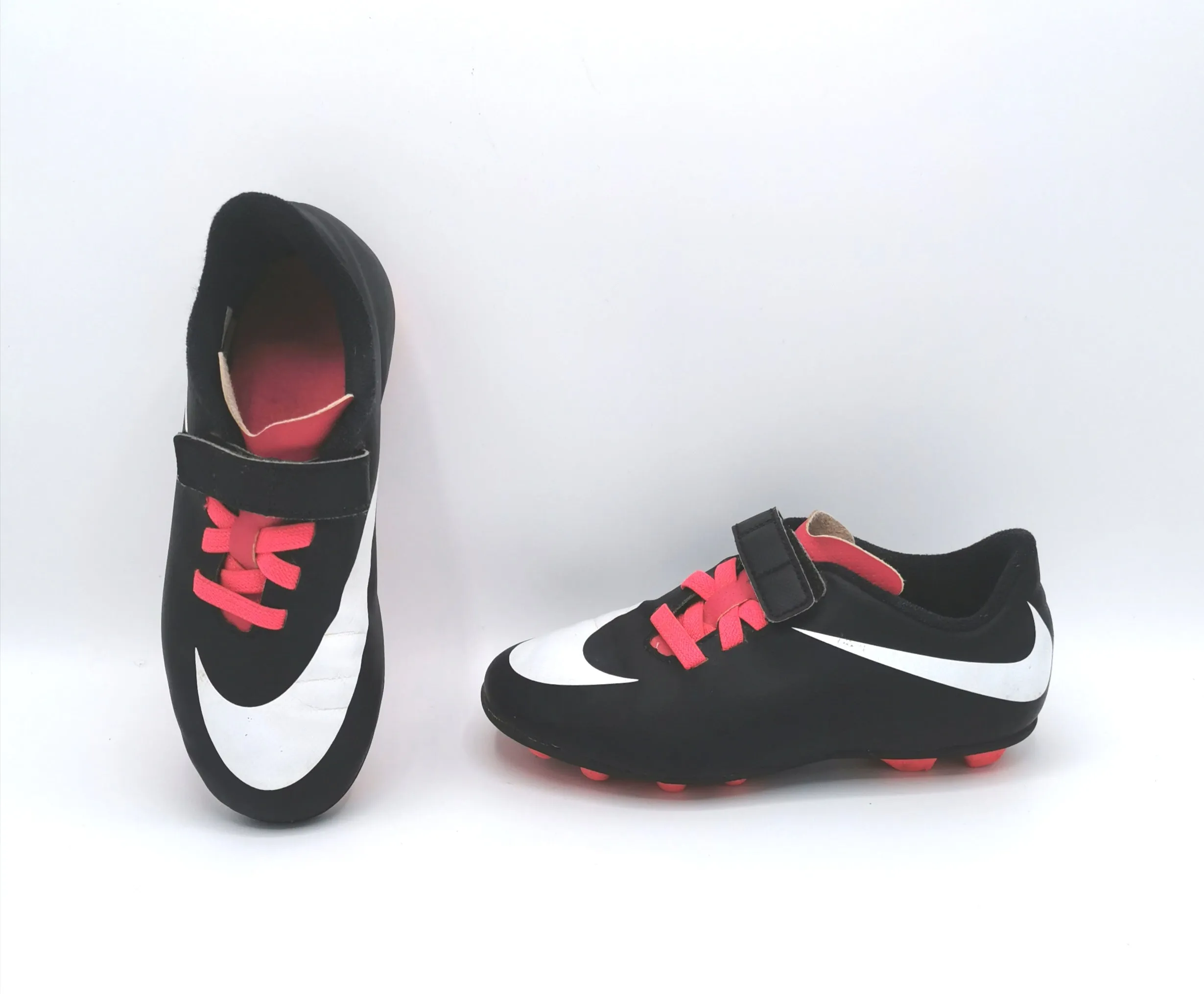GIRL SIZE 13C YOUTH - NIKE, Soccer Shoes VGUC B2