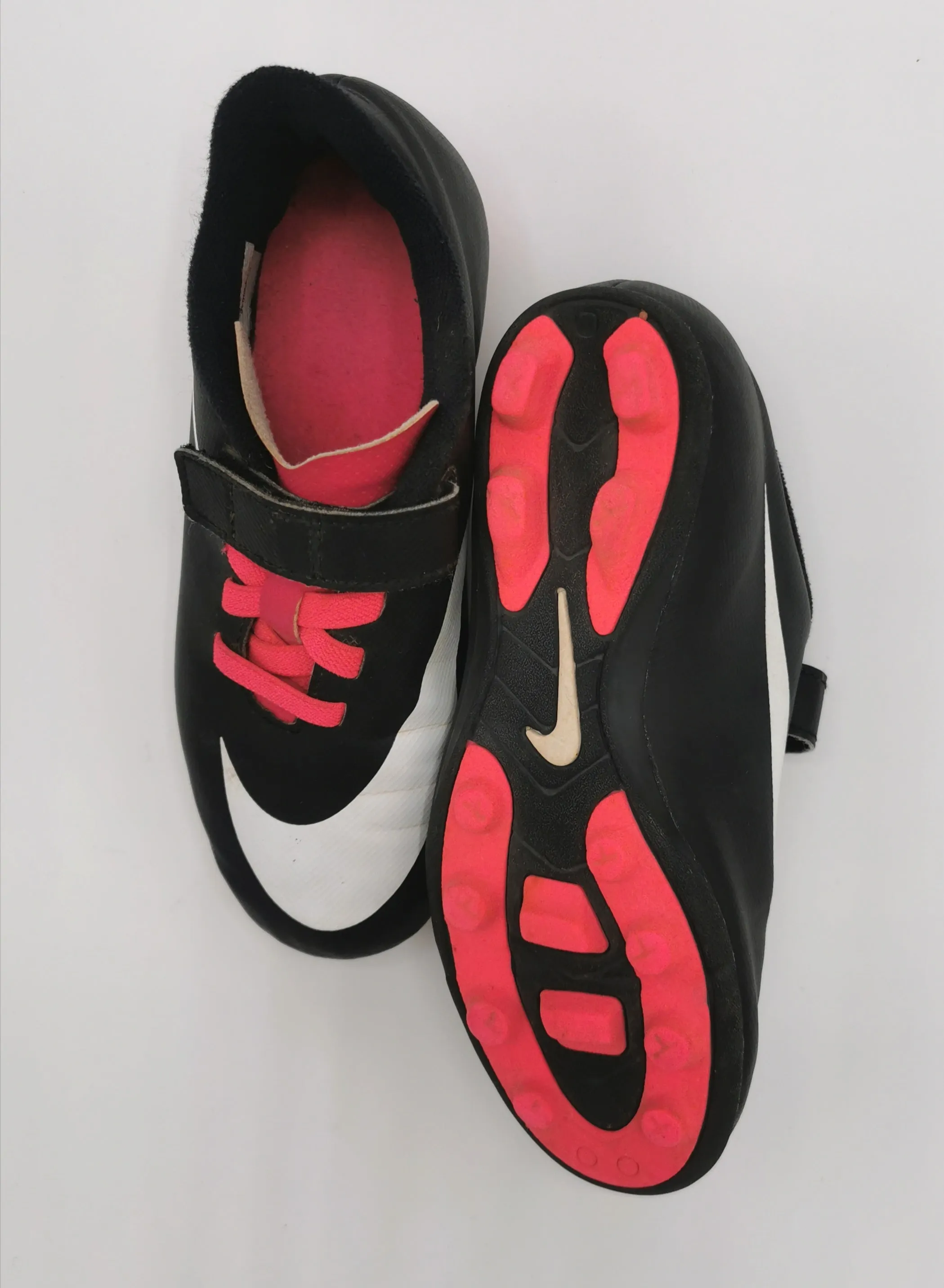 GIRL SIZE 13C YOUTH - NIKE, Soccer Shoes VGUC B2