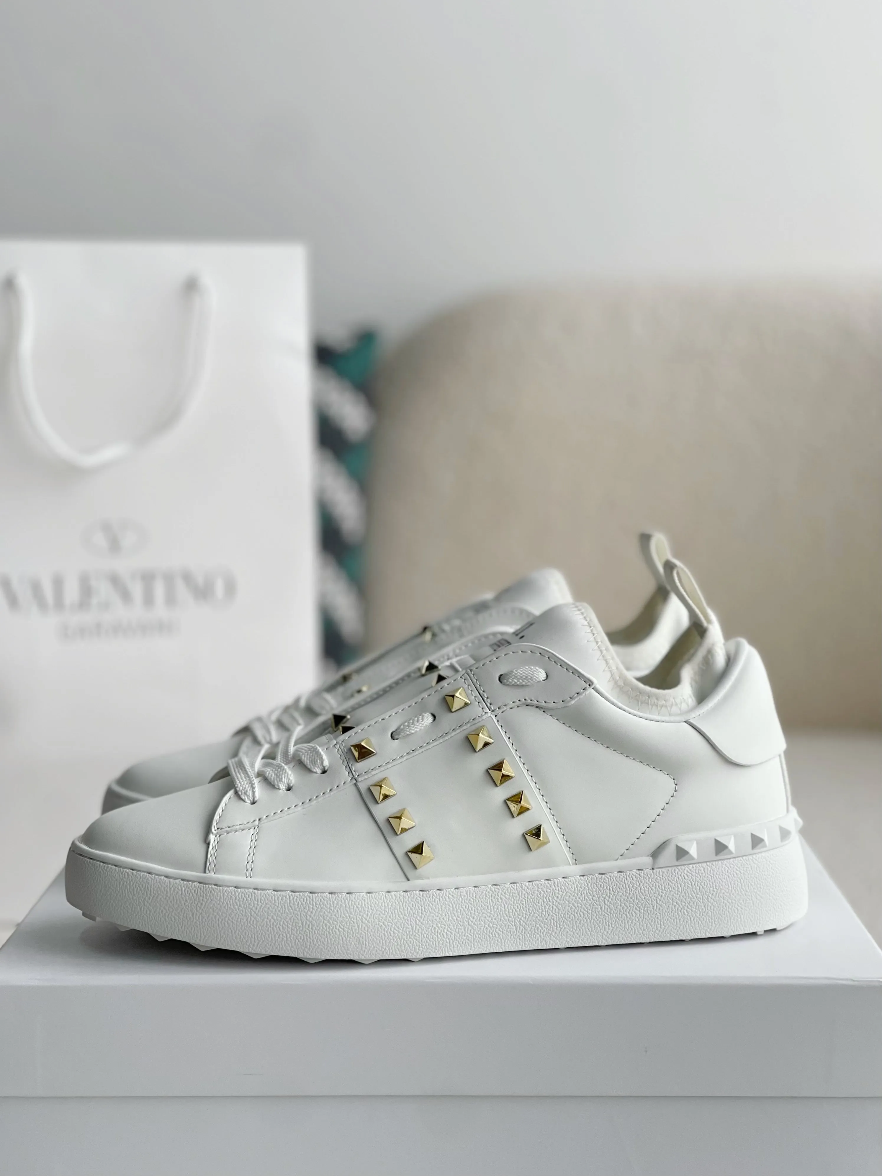 New Fashion One Stud Sneakers