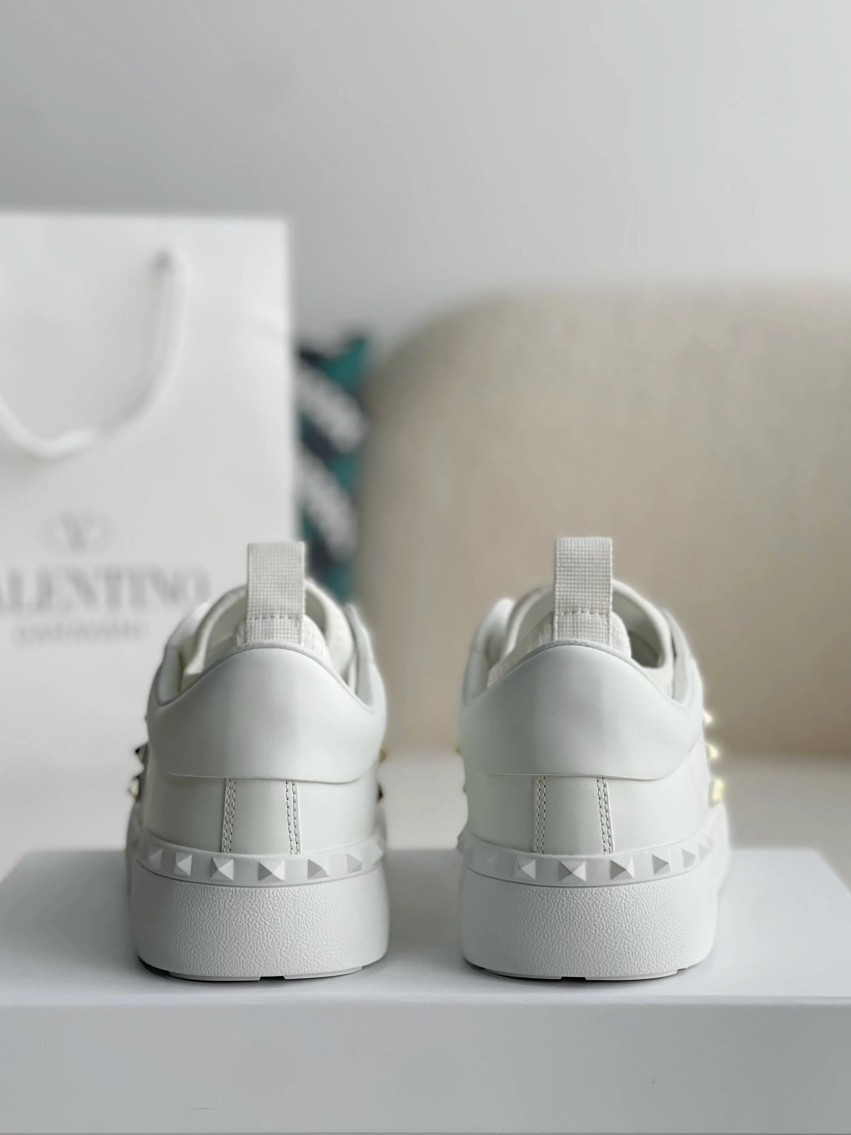 New Fashion One Stud Sneakers