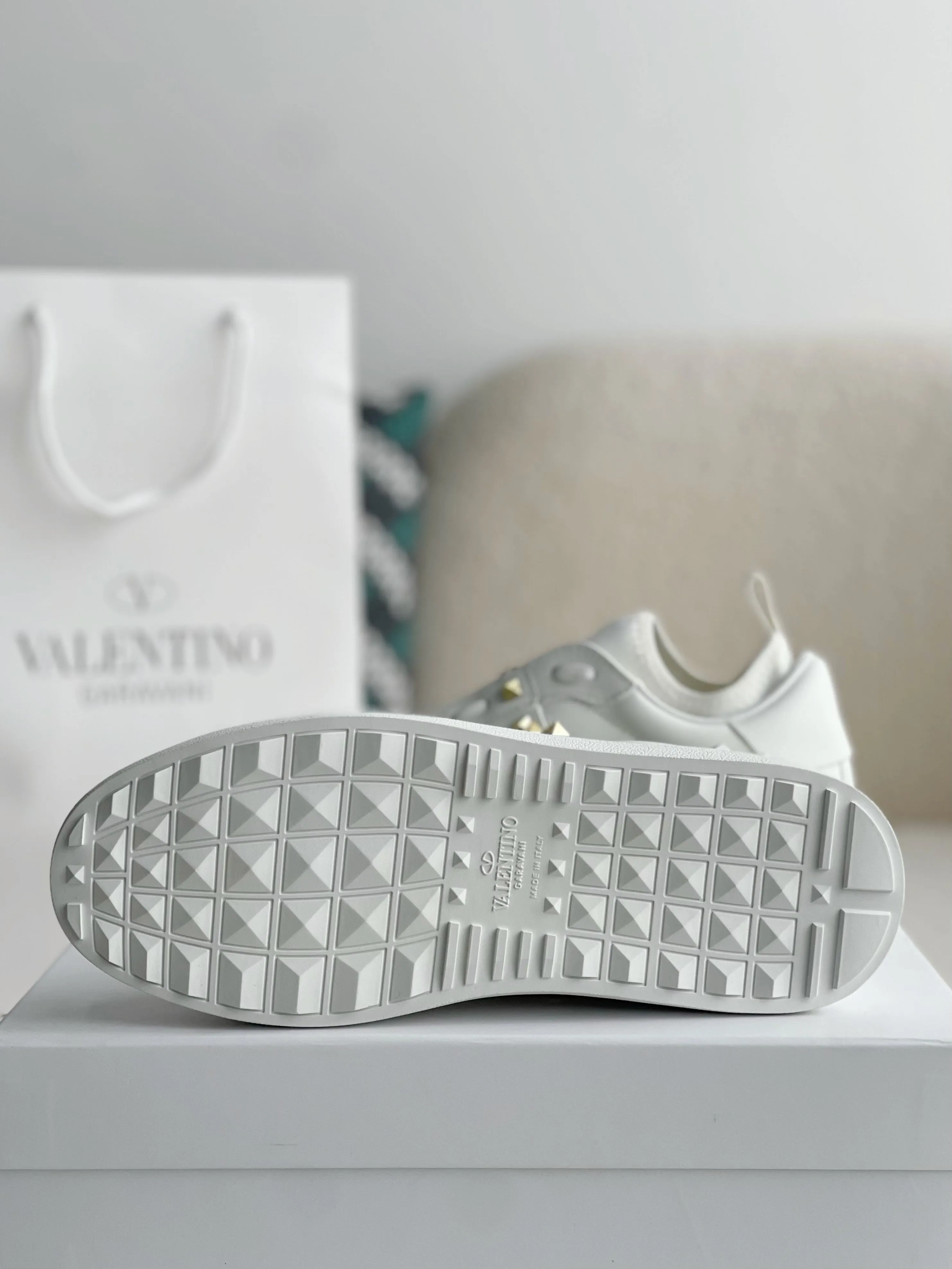 New Fashion One Stud Sneakers
