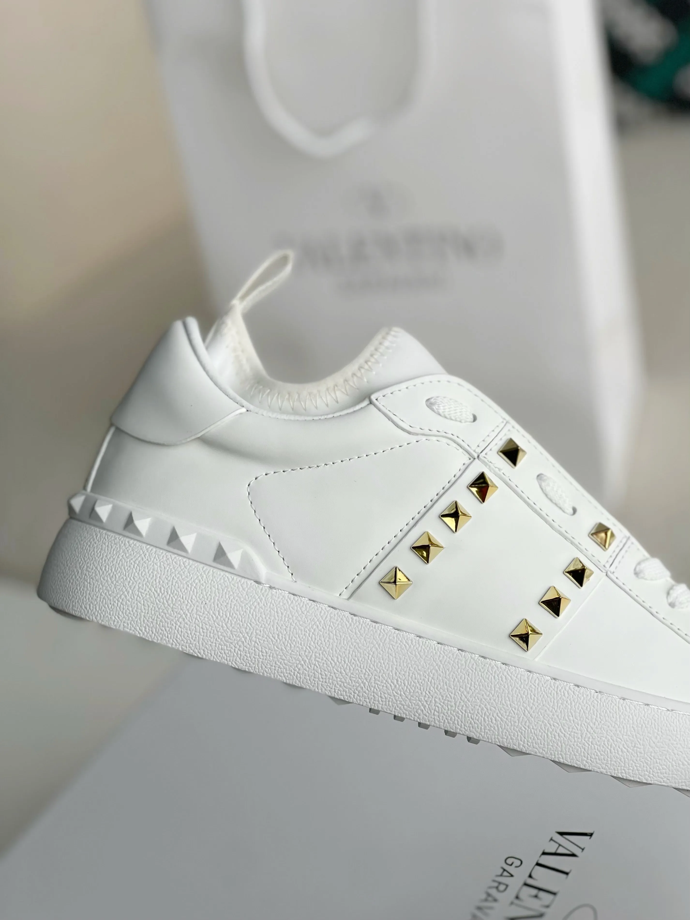 New Fashion One Stud Sneakers