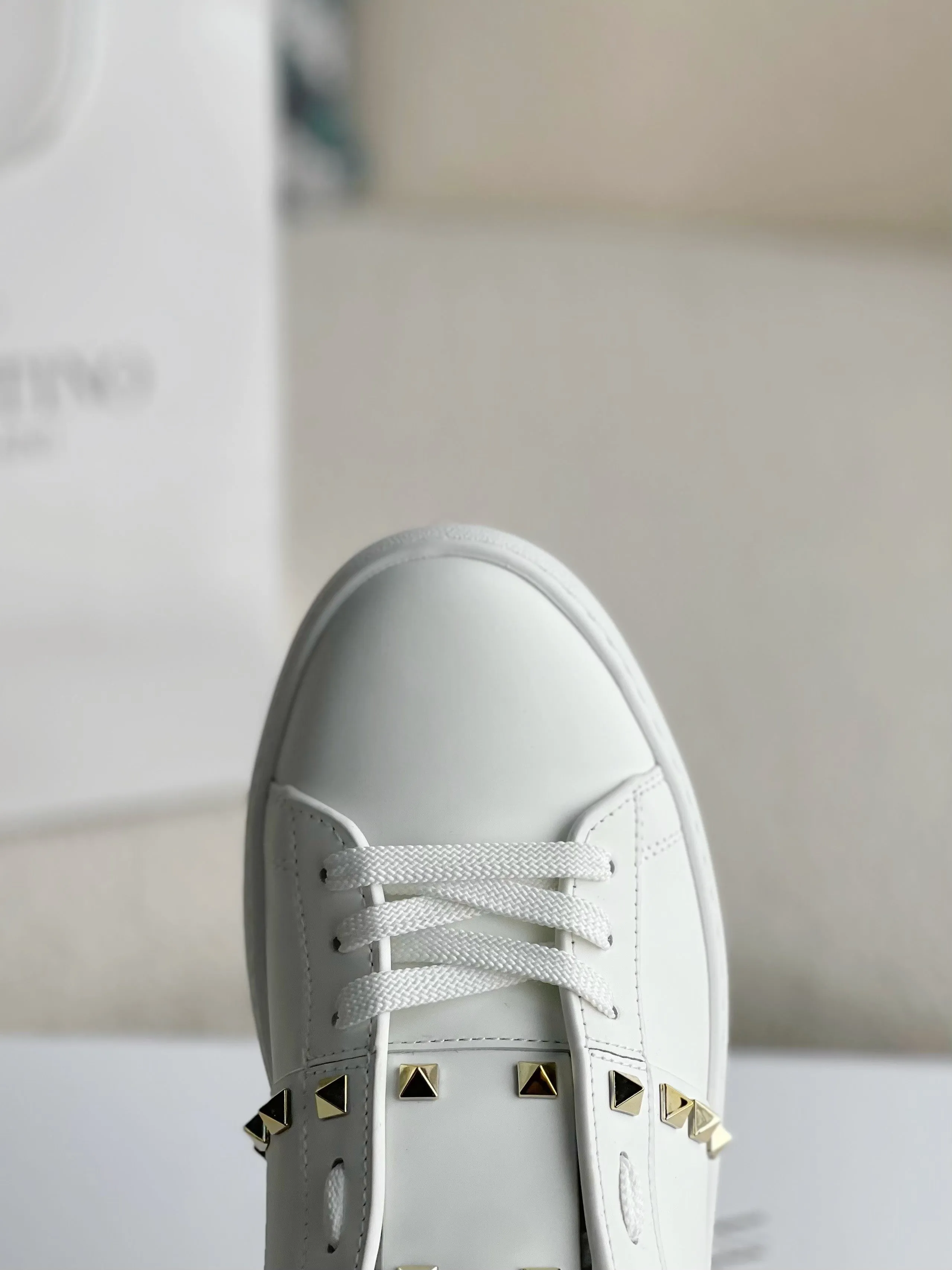 New Fashion One Stud Sneakers