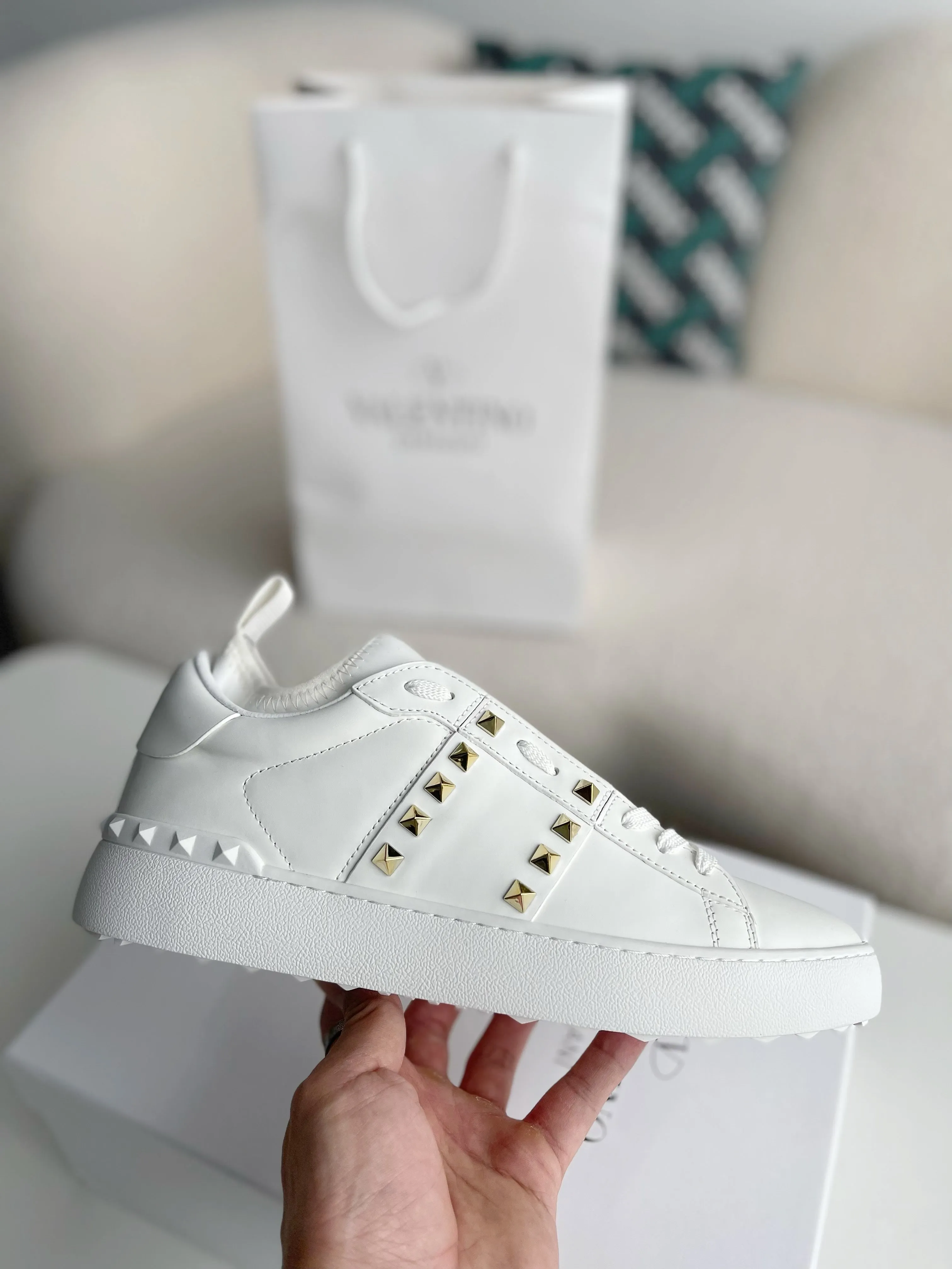 New Fashion One Stud Sneakers