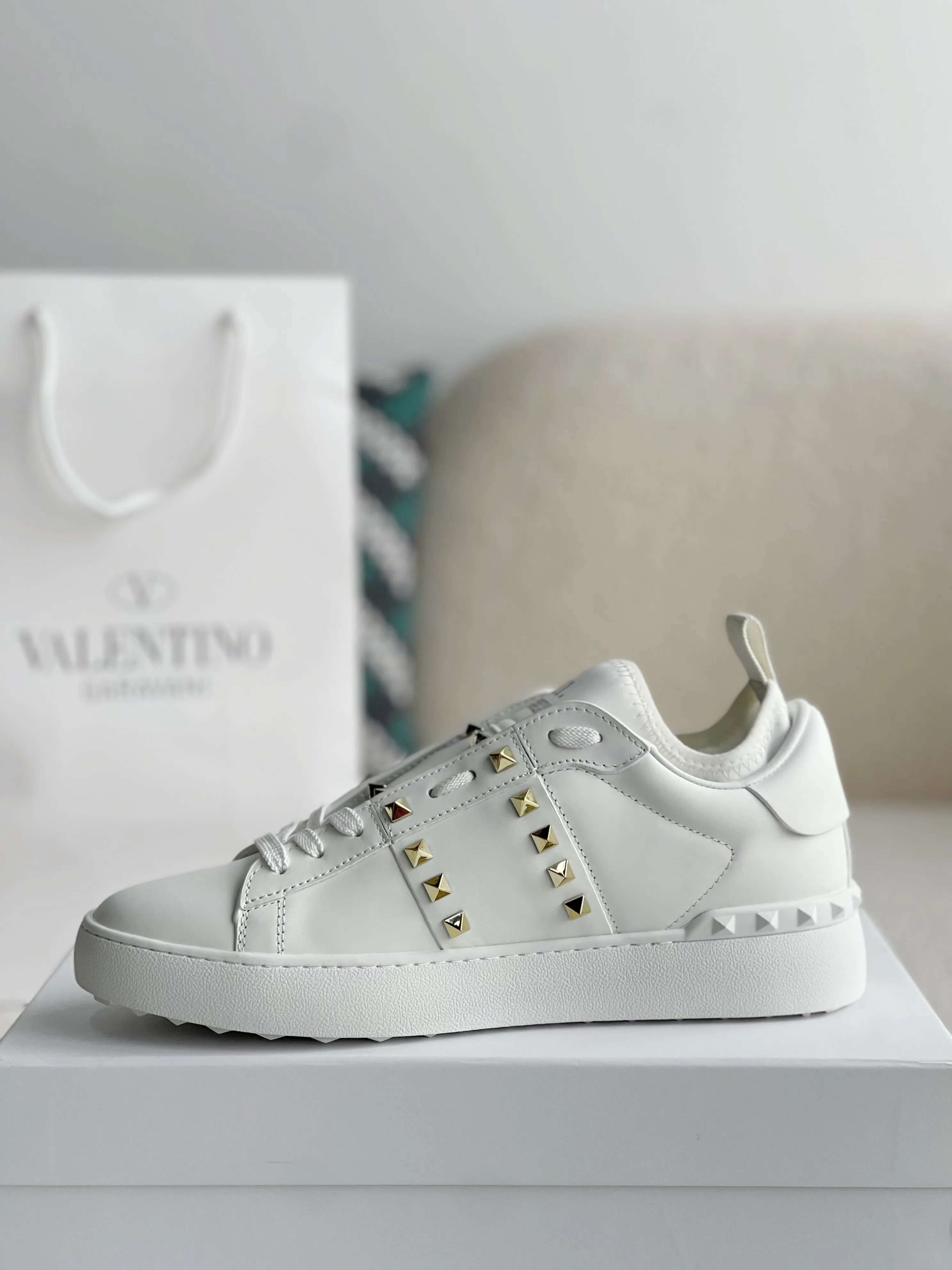 New Fashion One Stud Sneakers