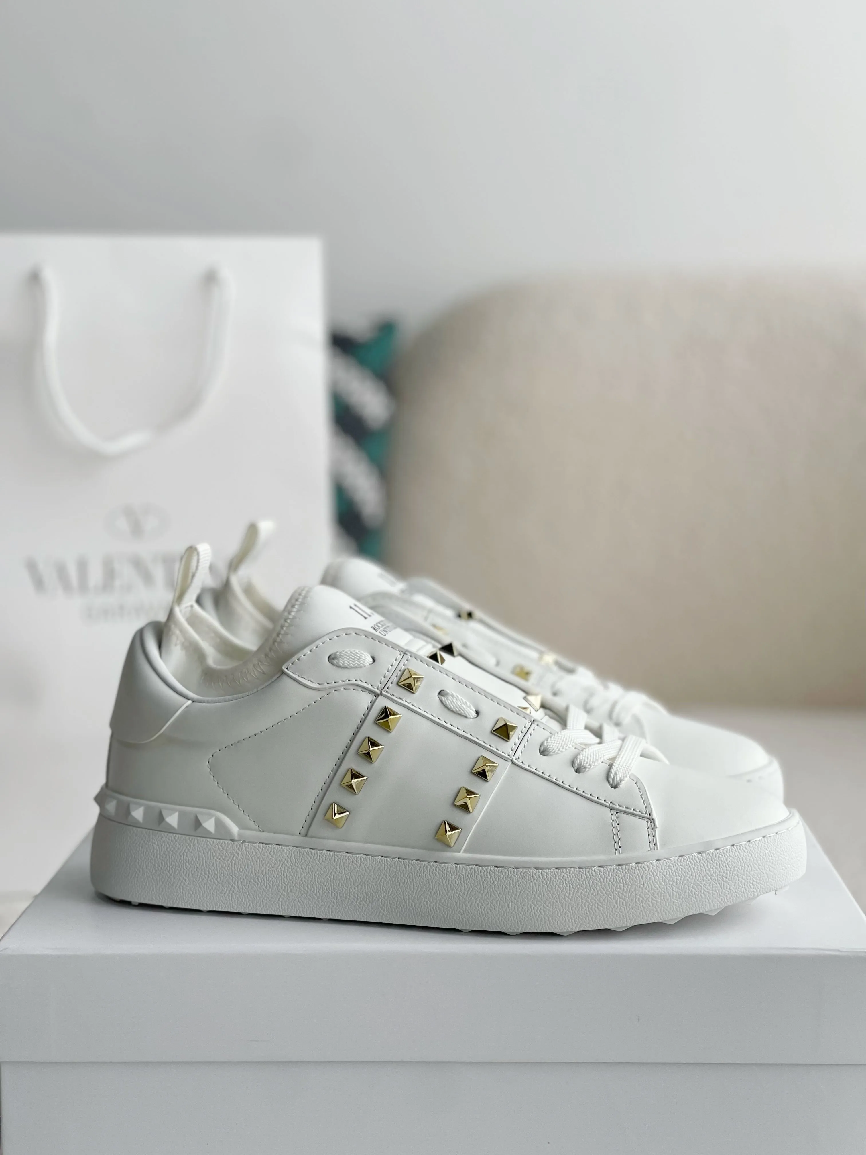 New Fashion One Stud Sneakers
